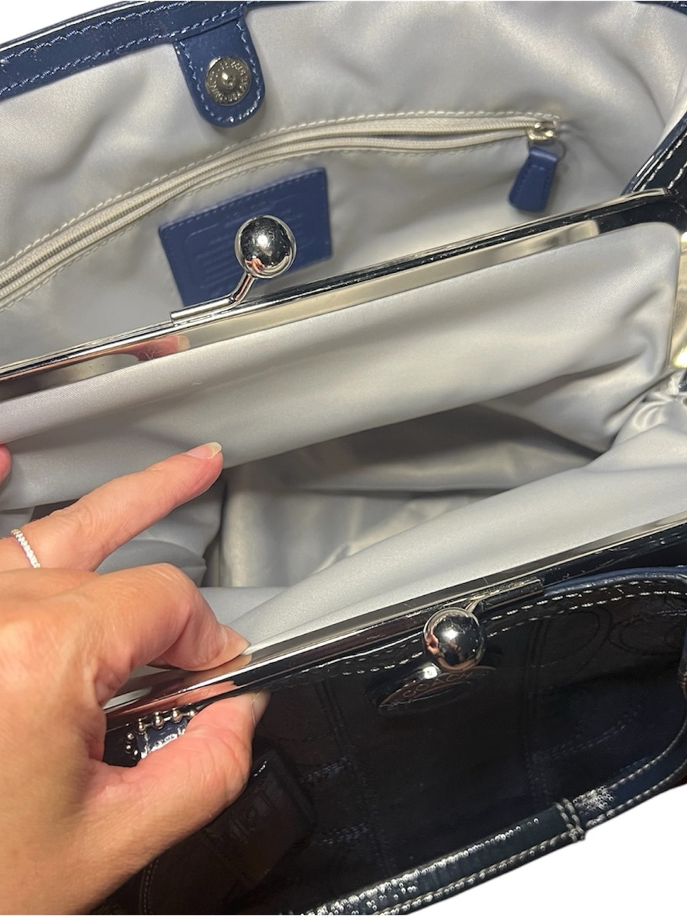 Coach - Signature stitched patent leather kiss lock shoulder bag, Navy Blue - Picture 5 of 6